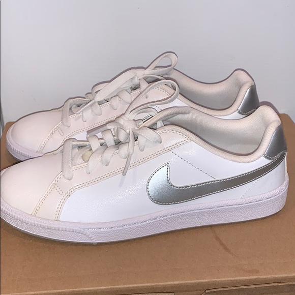 Nike Shoes - Nike Court Majestic Woman Sz 8